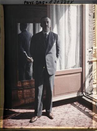 RECORD DATE NOT STATED The Hague, the Netherlands member of the German delegation to the Peace Conference , 1929 - Netherlands - StÃ phane Passet - (August 17-31) (French - ï»¿La Haye , Pays-Bas Membre de la dÃ lÃ gation allemande Ã la confÃ rence de la Paix). Inner view, portrait, diplomacy, peace, repairs, man, Habitat , architecture, human beings, international relations, First World War Copyright: xpiemagsx AKahnlpie020223-17838 !ACHTUNG AUFNAHMEDATUM GESCHÄTZT!