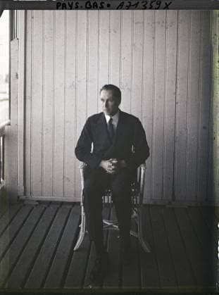 RECORD DATE NOT STATED Schevengue, The Hague, Netherlands Diplomat seated in a terrace , 1929 - Netherlands - StÃ phane Passet - (August 17-31) (French - ï»¿Scheveningue , La Haye , Pays-Bas Diplomate assis Ã une terrasse). Portrait, diplomacy, peace, repairs, man, Human beings, international relations, First World War Copyright: xpiemagsx AKahnlpie020223-17864 !ACHTUNG AUFNAHMEDATUM GESCHÄTZT!