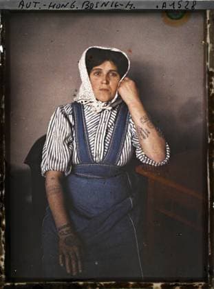 RECORD DATE NOT STATED Sarajevo, Bosnia and Herzegovina Tattoo of the arms of the Catholic woman , 1912 - Balkans, Italy - Jean Brunhes and Auguste LÃ on - (October 13 - 27) (French - ï»¿Sarajevo , Bosnie-HerzÃ govine Tatouage des bras de la femme catholique). Woman, Christianity, interior view, portrait, tattoo, hairstyle , headgear, Human beings, religion, housing , architecture, Bosnia, Sarajevo, Tattoo of the arms of the Catholic woman Copyright: xpiemagsx AKahnlpie020223-6361 !ACHTUNG AUFNAHMEDATUM GESCHÄTZT!