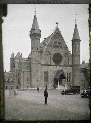 RECORD DATE NOT STATED The Hague, the Netherlands the Binnenhof Court , 1929 - Netherlands - StÃ phane Passet - (August 17-31) (French - ï»¿La Haye , Pays-Bas La cour du Binnenhof). Parliament, public civil architecture, street scene, administration, Middle Ages, Court, Palais , Castle, Man, Habitat , architecture, daily life, society, art, human beings Copyright: xpiemagsx AKahnlpie020223-17829 !ACHTUNG AUFNAHMEDATUM GESCHÄTZT!