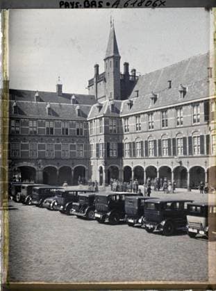 RECORD DATE NOT STATED The Hague, the Netherlands The Binnenhof Court, the wing housing the Knights Salle , 1929 - Netherlands - StÃ phane Passet - (August 17-31) (French - ï»¿La Haye , Pays-Bas La cour du Binnenhof , l aile abritant la Salle des Chevaliers). Parliament, car transport, car, public civil architecture, diplomacy, administration, peace, repairs, Middle Ages, Court, Palais , ChÃ¢teau, Transport, housing , architecture, international relations, society, First World War, Art, Hollande, The Hague, the Knights Hall in the courtyard of the binnenhof Copyright: xpiemagsx AKahnlpie020223-17651 !ACHTUNG AUFNAHMEDATUM GESCHÄTZT!