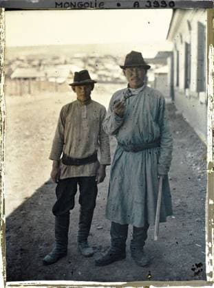 RECORD DATE NOT STATED TroÃ¯tskosavsk, TransbaÃ¯kalie a young Russian in the company of a Mongol , 1913 - Mongolia - StÃ phane Passet - (July 6-25) (French - ï»¿TroÃ¯tskosavsk , TransbaÃ¯kalie Un jeune Russe en compagnie d un Mongol). Costume, exists in high definition, portrait, home, hairstyle , headgear, man, Clothing, HD, human beings, Habitat , Architecture, Troiskoiarsk , Types bouriates Copyright: xpiemagsx AKahnlpie020223-1606 !ACHTUNG AUFNAHMEDATUM GESCHÄTZT!