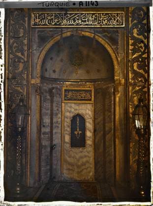 RECORD DATE NOT STATED Constantinople (current Istanbul), Turkey the Mihrab indicating the management of Mecca in the apse of Aya Sophia Camii ( Holy Sophie Mosque ) , 1912 - Turkey - StÃ phane Passet - (September) (French - ï»¿Constantinople ( actuelle Istanbul ) , Turquie Le mihrab indiquant la direction de la Mecque dans l abside de la Aya Sophia Camii ( Â«mosquÃ e Sainte-SophieÂ» )). Inner view, Islam, religious or votive inscription, mosque, mihrab , minbar, religious architecture, Habitat , Architecture , Religion , Inscription , information, Turkey, Constantinople, Ste Sophie Copyright: xpiemagsx AKahnlpie020223-4962 !ACHTUNG AUFNAHMEDATUM GESCHÄTZT!