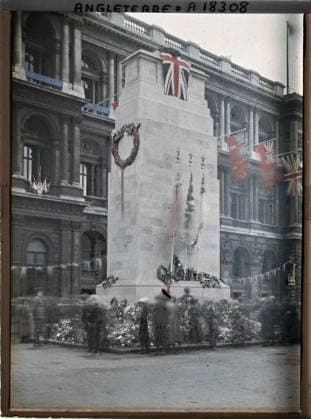 RECORD DATE NOT STATED London, England the cenotaph , 1919 - England - Fernand Cuville - (July 18-23) (French - ï»¿Londres , Angleterre Le cÃ notaphe). Funeral architecture, flower, commemoration, street , neighborhood, flag, Habitat , Architecture, First World War, England, London, the cenotaph on the whitehall Copyright: xpiemagsx AKahnlpie020223-6179 !ACHTUNG AUFNAHMEDATUM GESCHÄTZT!