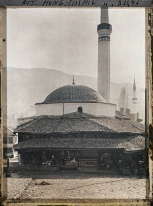 RECORD DATE NOT STATED Sarajevo, Bosnia and Herzegovina at the market in the morning in the morning , 1912 - Balkans, Italy - Jean Brunhes and Auguste LÃ on - (October 13 - 27) (French - ï»¿Sarajevo , Bosnie-HerzÃ govine Au marchÃ Ã contre-jour le matin). Market , fair, Islam, minaret, dome , dome, showcase , display, mosque, religious architecture, Economic activity, religion, housing , architecture, Bosnia, Sarajevo, at the market with the morning in the morning Copyright: xpiemagsx AKahnlpie020223-6335 !ACHTUNG AUFNAHMEDATUM GESCHÄTZT!