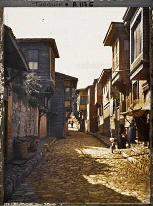 RECORD DATE NOT STATED Constantinople (current Istanbul), Turkey A street paved with Eyüp lined with wooden houses with protruding floors , 1912 - Turkey - StÃ phane Passet - (September) (French - ï»¿Constantinople ( actuelle Istanbul ) , Turquie Une rue pavÃ e d Eyüp bordÃ e de maisons en bois Ã Ã tages saillants). Woman, child, home, street , neighborhood, Human beings, Habitat , Architecture, Turkey, Eyoub, a street Copyright: xpiemagsx AKahnlpie020223-5031 !ACHTUNG AUFNAHMEDATUM GESCHÄTZT!