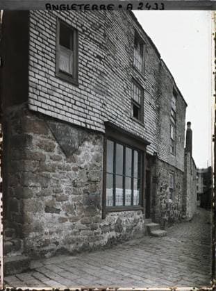 RECORD DATE NOT STATED St Ives, Cornwall, England a street , 1913 - England - Auguste LÃ on - (August 28 - September 3) (French - ï»¿St Ives , Cornouailles , Angleterre Une rue). Architectural registration, rue , Quartier, Inscription , information , Habitat , Architecture, England Copyright: xpiemagsx AKahnlpie020223-3107 !ACHTUNG AUFNAHMEDATUM GESCHÄTZT!