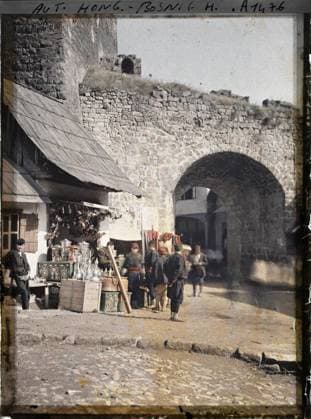 RECORD DATE NOT STATED Jajce, Bosnia and Herzegovina Boutique by the city , 1912 - Balkans, Italy - Jean Brunhes and Auguste LÃ on - (October 13 - 27) (French - ï»¿Jajce , Bosnie-HerzÃ govine Boutique au bord de la ville). Boutique , store, archaeological vestige, street scene, dishes, fortified architecture, door, arc , arcade , arceau, showcase , display, man, Economic activity, Habitat , Architecture, Daily Life, Human Starries, Bosnia, Jajce, shop by the city Copyright: xpiemagsx AKahnlpie020223-6319 !ACHTUNG AUFNAHMEDATUM GESCHÄTZT!
