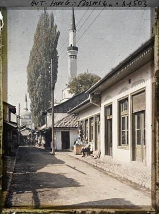 RECORD DATE NOT STATED Sarajevo, Bosnia and Herzegovina A street in the bazaar , 1912 - Balkans, Italy - Jean Brunhes and Auguste LÃ on - (October 13 - 27) (French - ï»¿Sarajevo , Bosnie-HerzÃ govine Une rue dans le bazar). Market , fair, souk, Islam, minaret, commercial architecture, street , neighborhood, religious architecture, Economic activity, religion, housing , architecture, Bosnia, Sarajevo, a street in the bazaar Copyright: xpiemagsx AKahnlpie020223-6344 !ACHTUNG AUFNAHMEDATUM GESCHÄTZT!