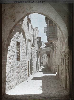 RECORD DATE NOT STATED Jerusalem, Palestine Segment of Via Dolorosa between the fifth and sixth stations , 1918 - Near East, Egypt, Palestine, Cyprus - Paul Castelnau (photographic section of the armies) - (January 9 -October 6) (French - ï»¿JÃ rusalem , Palestine Segment de la Via Dolorosa entre les cinquieme et sixieme stations). Christianity, public civil architecture, covered passage, street , neighborhood, arc , arcade , arceau, Religion , Habitat , Architecture, Palestine, Jerusalem, the painful way, Station life (Ste VÃ ronique sanctuary) Copyright: xpiemagsx AKahnlpie020223-294 !ACHTUNG AUFNAHMEDATUM GESCHÄTZT!