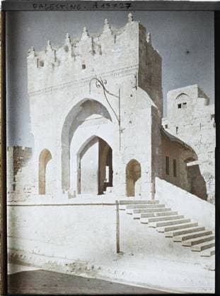RECORD DATE NOT STATED Jerusalem, Palestine Porte de David , 1918 - Near East, Egypt, Palestine, Cyprus - Paul Castelnau (photographic section of the armies) - (January 9 -October 6) (French - ï»¿JÃ rusalem , Palestine Porte de David). Staircase, fortified architecture, door, rampart, Habitat , Architecture, Palestine, Jerusalem, David s Tour Copyright: xpiemagsx AKahnlpie020223-299 !ACHTUNG AUFNAHMEDATUM GESCHÄTZT!