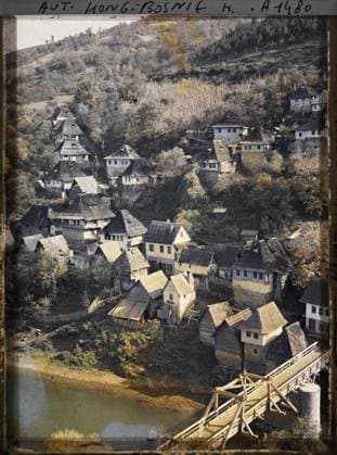RECORD DATE NOT STATED Jajce, Bosnia and Herzegovina houses on the banks of the pliva , 1912 - Balkans, Italy - Jean Brunhes and Auguste LÃ on - (October 13 - 27) (French - ï»¿Jajce , Bosnie-HerzÃ govine Maisons sur les bords de la Pliva). Roof, river, home, agglomeration panorama, bridge, Habitat , Architecture, Bosnia, Jajce, houses on the banks of the pliva Copyright: xpiemagsx AKahnlpie020223-6324 !ACHTUNG AUFNAHMEDATUM GESCHÄTZT!