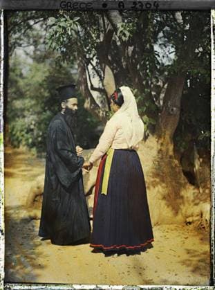 RECORD DATE NOT STATED Corfu, Greece a pope and his wife in traditional clothes , 1913 - Balkans, Italy - Jean Brunhes and Auguste LÃ on - (September - October 23) (French - ï»¿Corfou , Grece Un pope et sa femme en habits traditionnels). Woman, religious habit, costume, religious personality, portrait, hairstyle , headgear, man, Human beings, clothing, personality, Greece, Corfu, the papas of Kouramades near Corfu and his wife giving his hand Copyright: xpiemagsx AKahnlpie020223-3520 !ACHTUNG AUFNAHMEDATUM GESCHÄTZT!