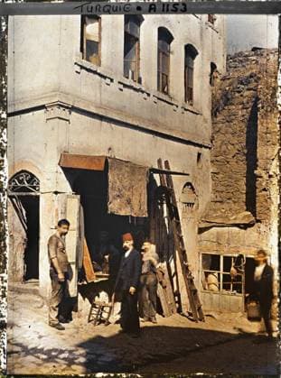 RECORD DATE NOT STATED Constantinople (current Istanbul), Turkey Atelier de Forgeron in the Stamboul district , 1912 - Turkey - StÃ phane Passet - (September) (French - ï»¿Constantinople ( actuelle Istanbul ) , Turquie Atelier de forgeron dans le quartier de Stamboul). Shop , store, costume, small job, exists in high definition, fortifications, men, Economic activity, clothing, HD, human beings, Turkey, Stamboul, blacksmith workshop Copyright: xpiemagsx AKahnlpie020223-5022 !ACHTUNG AUFNAHMEDATUM GESCHÄTZT!