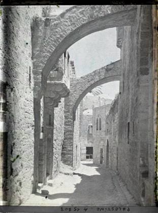 RECORD DATE NOT STATED Jerusalem, Palestine Segment of Via Dolorosa between the fifth and sixth stations , 1918 - Near East, Egypt, Palestine, Cyprus - Paul Castelnau (photographic section of the armies) - (January 9 -October 6) (French - ï»¿JÃ rusalem , Palestine Segment de la Via Dolorosa entre les cinquieme et sixieme stations). Christianity, public civil architecture, street , neighborhood, arc , arcade , arceau, Religion , Habitat , Architecture, Palestine, Jerusalem, the painful way: between ve and life station Copyright: xpiemagsx AKahnlpie020223-5074 !ACHTUNG AUFNAHMEDATUM GESCHÄTZT!