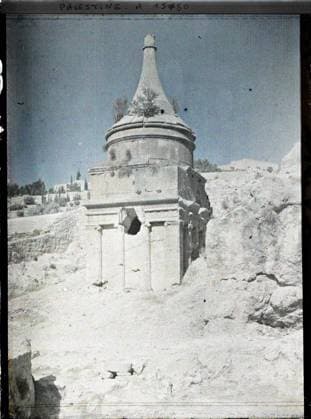 RECORD DATE NOT STATED East of Jerusalem, Palestine Tombeau dit D Absalon (Yav Avshalom) , 1918 - Near East, Egypt, Palestine, Cyprus - Paul Castelnau (photographic section of the armies) - (January 9 -October 6) (French - ï»¿Est de JÃ rusalem , Palestine Tombeau dit d Absalon ( Yav Avshalom )). Tomb, Judaism, funeral architecture, Religion , Habitat , Architecture, Palestine, Jerusalem, Tomb of Absalon Copyright: xpiemagsx AKahnlpie020223-5089 !ACHTUNG AUFNAHMEDATUM GESCHÄTZT!