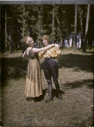 RECORD DATE NOT STATED Saint-Ulrich, Haut-Rhin, Alsace, France ThÃ Ã¢tre aux armies, dancers from the Paris Opera , 1917 - Alsace - Paul Castelnau (photographic section of the armies) - (June) (French - ï»¿Saint-Ulrich , Haut-Rhin , Alsace , France ThÃ Ã¢tre aux ArmÃ es , danseuses de l OpÃ ra de Paris). Woman, dance, spectacle costume, forest , wood, front, artistic personality, theater, Human beings, art, clothing, First World War, personality, St Ulrich, ThÃ Ã¢tre aux ArmÃ es Danseuses of the Paris Opera Copyright: xpiemagsx AKahnlpie020223-7332 !ACHTUNG AUFNAHMEDATUM GESCHÄTZT!