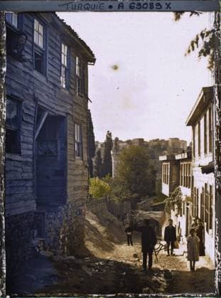 RECORD DATE NOT STATED Constantinople (current Istanbul), Turkey of the Jewish district , 1912 - Turkey - StÃ phane Passet - (September) (French - ï»¿Constantinople ( actuelle Istanbul ) , Turquie Rue du quartier juif). Woman, portage, Judaism, child, dwelling, man, Human beings, transport, religion, housing , architecture Copyright: xpiemagsx AKahnlpie020223-5008 !ACHTUNG AUFNAHMEDATUM GESCHÄTZT!