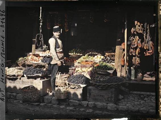 RECORD DATE NOT STATED Sarajevo, Bosnia and Herzegovina Fruit and vegetable merchant , 1912 - Balkans, Italy - Jean Brunhes and Auguste LÃ on - (October 13 - 27) (French - ï»¿Sarajevo , Bosnie-HerzÃ govine Marchand de fruits et de lÃ gumes). Costume, market , fair, shoe, food, fruit, hairstyle , headgear, showcase , display, man, Clothing, economic activity, daily life, human beings, Bosnia, Sarajevo, fruit and vegetable merchant Copyright: xpiemagsx AKahnlpie020223-6340 !ACHTUNG AUFNAHMEDATUM GESCHÄTZT!