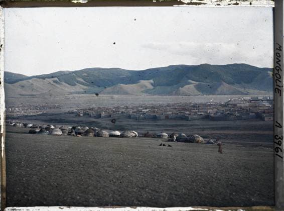 RECORD DATE NOT STATED Ourga, Mongolia panoramic view of the eastern part of Baruun Khüree or Gandantegchinlin, the city of the Lamas , 1913 - Mongolia - StÃ phane Passet - (July 6-25) (French - ï»¿Ourga , Mongolie Vue panoramique de la partie orientale de Baruun Khüree ou Gandantegchinlin , la ville des lamas). Buddhism, Mont , Mountain, Temple, Yurt, Buddhism of Tibetan Rite, Roof, Agglomeration Panorama, Religious Architecture, Religion , Habitat , Architecture, Ourga, general view Copyright: xpiemagsx AKahnlpie020223-1574 !ACHTUNG AUFNAHMEDATUM GESCHÄTZT!