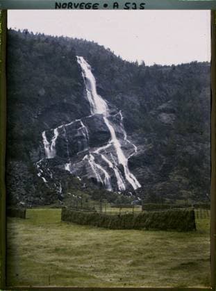 RECORD DATE NOT STATED Surroundings of Roldal or Horda, Norway Cascades , 1910 - Voyage of Albert Kahn and Auguste LÃ on in Scandinavia - (August 9 - September 14) (French - ï»¿Environs de Roldal ou Horda , Norvege Cascades). Landscape, waterfall, agriculture , breeding, hay, forest , wood, exists in high definition, hydrography, Nature , environment, economic activity, HD, Route de Wried fond Ã ird Cascade Copyright: xpiemagsx AKahnlpie020223-15521 !ACHTUNG AUFNAHMEDATUM GESCHÄTZT!