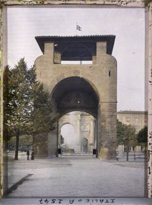 RECORD DATE NOT STATED Florence, Italy the Porte San Gallo , 1913 - Balkans, Italy - Jean Brunhes and Auguste LÃ on - (September - October 23) (French - ï»¿Florence , Italie La Porte San Gallo). Public civil architecture, fortified architecture, door, place, medium age, Habitat , Architecture , Art, Italy, Florence, Porta S. Gallo and Place Cavour Copyright: xpiemagsx AKahnlpie020223-15935 !ACHTUNG AUFNAHMEDATUM GESCHÄTZT!