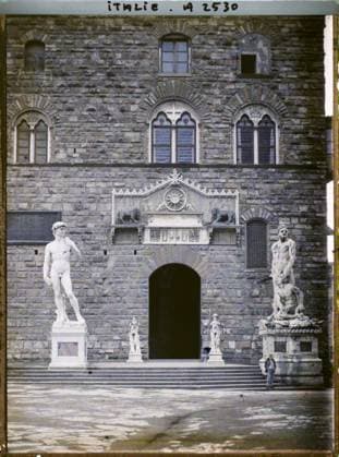 RECORD DATE NOT STATED Florence, Italy Entrance to the Palazzo Vecchio , 1913 - Balkans, Italy - Jean Brunhes and Auguste LÃ on - (September - October 23) (French - ï»¿Florence , Italie EntrÃ e du Palazzo Vecchio). Statue, sculpture, door, palace , castle, Art , Habitat , Architecture, Italy, Florence, the statues of the entrance to the Palazzo Vecchio Copyright: xpiemagsx AKahnlpie020223-15919 !ACHTUNG AUFNAHMEDATUM GESCHÄTZT!