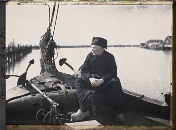 RECORD DATE NOT STATED Steendam, Netherlands an old fisherman on his boat , 1929 - Netherlands - StÃ phane Passet - (August 17-31) (French - ï»¿Volendam , Pays-Bas Un vieux pÃªcheur sur sa barque). Sea , ocean, portrait, fishing , sea trades, work clothing, maritime transport, sailboat, hairstyle , headgear, man, Human beings, economic activity, clothing, transport, Holland, steaper, old fisherman on his boat Copyright: xpiemagsx AKahnlpie020223-17721 !ACHTUNG AUFNAHMEDATUM GESCHÄTZT!