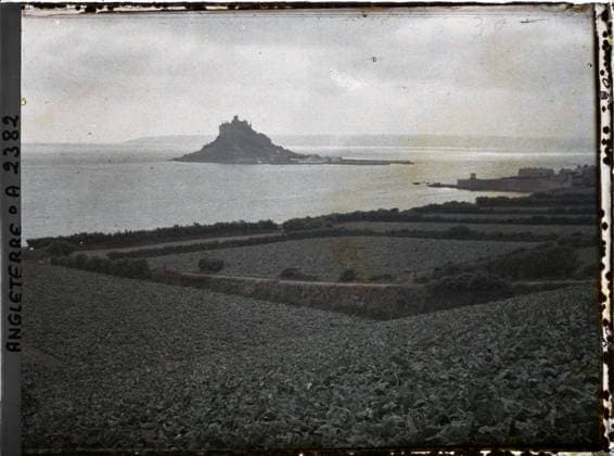 RECORD DATE NOT STATED Marazion, Cornwall, England Mont Saint-Michel , 1913 - England - Auguste LÃ on - (August 28 - September 3) (French - ï»¿Marazion , Cornouailles , Angleterre Le Mont Saint-Michael). Landscape, island, sea , ocean, mont , mountain, Christianity, monastery, fortified architecture, fortress, religious architecture, Nature , Environment, Religion, Habitat , Architecture, England Copyright: xpiemagsx AKahnlpie020223-3335 !ACHTUNG AUFNAHMEDATUM GESCHÄTZT!