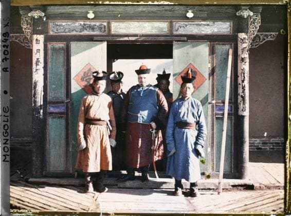 RECORD DATE NOT STATED Ourga, Mongolia Hermann Consten (?) In the company of officers or civil servants at the entrance of a palace , 1913 - Mongolia - StÃ phane Passet - (July 6-25) (French - ï»¿Ourga , Mongolie Hermann Consten ( ? ) en compagnie d™officiers ou de fonctionnaires Ã l™entrÃ e d™un palais). Political figure, personality of the nobility, military personality, costume, foreign presence, minister, sculpture, group portrait, civil servant, painting, architectural inscription, weapon, hairstyle , headgear, palace , castle, army, Personality, clothing, international relations, art, human beings, registration , information, housing , architecture, society Copyright: xpiemagsx AKahnlpie020223-1698 !ACHTUNG AUFNAHMEDATUM GESCHÄTZT!