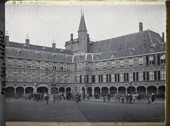 RECORD DATE NOT STATED The Hague, the Netherlands the Binnenhof Court with the buildings housing the Peace Conference , 1929 - Netherlands - StÃ phane Passet - (August 17-31) (French - ï»¿La Haye , Pays-Bas La cour du Binnenhof avec les bÃ¢timents abritant la confÃ rence de la Paix). Parliament, public civil architecture, diplomacy, administration, peace, repairs, Middle Ages, Court, Palais , ChÃ¢teau, Habitat , architecture, international relations, society, First World War, Art, Hollande, The Hague, the Binnenhof court and the buildings in which the conference is held Copyright: xpiemagsx AKahnlpie020223-17648 !ACHTUNG AUFNAHMEDATUM GESCHÄTZT!
