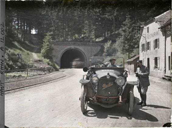 RECORD DATE NOT STATED Col de Bussang, Haut-Rhin, Alsace, France Col de Bussang, Examination of the pass , 1917 - Alsace - Paul Castelnau (photographic section of the armies) - (June) (French - ï»¿Col de Bussang , Haut-Rhin , Alsace , France Col de Bussang , examen des laissez-passer). Border, car transport, car, tunnel, front, customs , granting, Transport, First World War, France, Col de Bussang, examination of the pass Copyright: xpiemagsx AKahnlpie020223-13536 !ACHTUNG AUFNAHMEDATUM GESCHÄTZT!