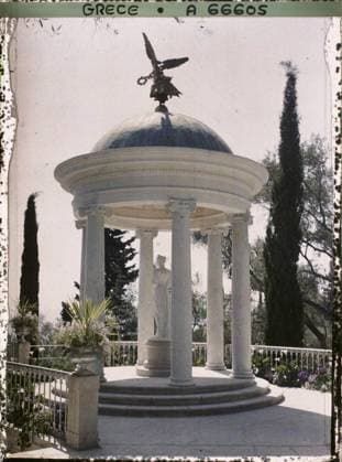 RECORD DATE NOT STATED Corfu, Greece L Achille - In the Park, Kiosk of Empress Elisabeth , 1913 - Balkans, Italy - Jean Brunhes and Auguste LÃ on - (September - October 23) (French - ï»¿Corfou , Grece L Achilleion - Dans le parc , kiosque de l impÃ ratrice Elisabeth). Statue, kiosk, sculpture, column, emperor, villa, park , garden, palace , castle, Art , Habitat , Architecture, Greece, Corfu, Achilleion - in the Empress Elisabeth Kiosk Park Copyright: xpiemagsx AKahnlpie020223-1395 !ACHTUNG AUFNAHMEDATUM GESCHÄTZT!