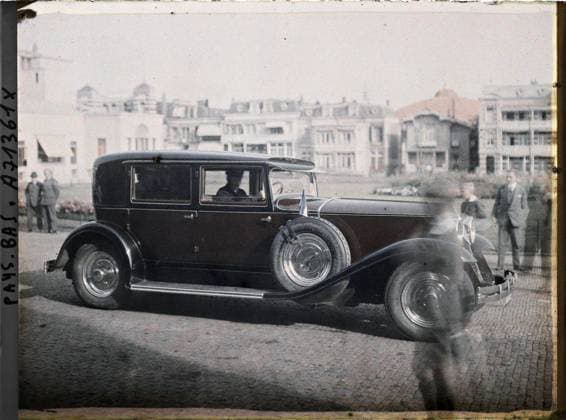 RECORD DATE NOT STATED Schevengue, The Hague, the Netherlands car of the French delegation , 1929 - Netherlands - StÃ phane Passet - (August 17-31) (French - ï»¿Scheveningue , La Haye , Pays-Bas Voiture de la DÃ lÃ gation francaise). Car transport, car, diplomacy, peace, repairs, Transport, international relations, First World War Copyright: xpiemagsx AKahnlpie020223-17868 !ACHTUNG AUFNAHMEDATUM GESCHÄTZT!