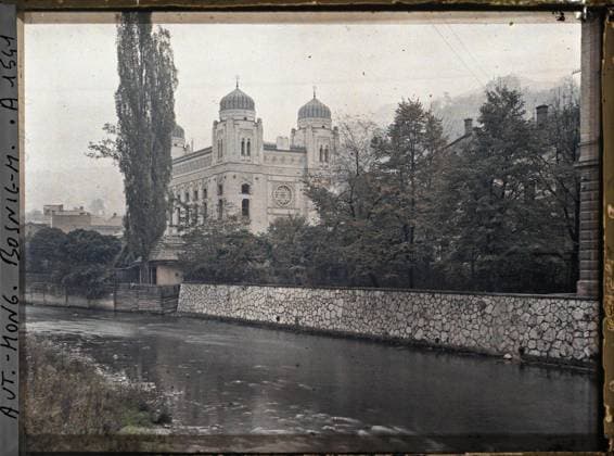 RECORD DATE NOT STATED Sarajevo, Bosnia and Herzegovina Synagogue: Exterior , 1912 - Balkans, Italy - Jean Brunhes and Auguste LÃ on - (October 13 - 27) (French - ï»¿Sarajevo , Bosnie-HerzÃ govine Synagogue : extÃ rieur). Judaism, exists in high definition, river, synagogue, park , garden, religious architecture, Religion , HD , Habitat , Architecture, Bosnia, Sarajevo, external synagogue Copyright: xpiemagsx AKahnlpie020223-6371 !ACHTUNG AUFNAHMEDATUM GESCHÄTZT!