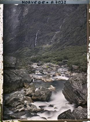 RECORD DATE NOT STATED Surroundings of Jotunheimen, Norway Watercaps and Cascades , 1910 - Voyage of Albert Kahn and Auguste LÃ on in Scandinavia - (August 9 - September 14) (French - ï»¿environs de Jotunheimen , Norvege Cours d eau et cascades). Landscape, Mont , Mountain, waterfall, forest , wood, exists in high definition, watercourse, hydrography, gorge, Nature , Environment, HD, Jotunheim Copyright: xpiemagsx AKahnlpie020223-15540 !ACHTUNG AUFNAHMEDATUM GESCHÄTZT!