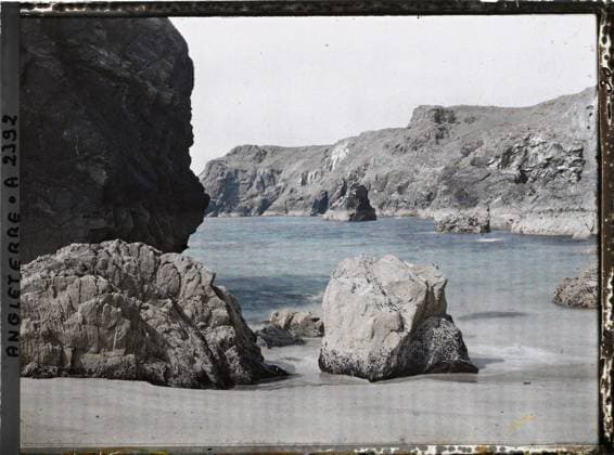 RECORD DATE NOT STATED Cornwall, England Rochers by a beach , 1913 - England - Auguste LÃ on - (August 28 - September 3) (French - ï»¿Cornouailles , Angleterre Rochers au bord d une plage). Sea , ocean, shipwrecked image, England Copyright: xpiemagsx AKahnlpie020223-3347 !ACHTUNG AUFNAHMEDATUM GESCHÄTZT!
