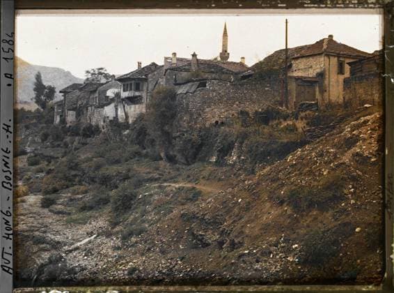 RECORD DATE NOT STATED Mostar, Bosnia and Herzegovina the old town , 1912 - Balkans, Italy - Jean Brunhes and Auguste LÃ on - (October 13 - 27) (French - ï»¿Mostar , Bosnie-HerzÃ govine La vieille ville). Minaret, home, street , neighborhood, Habitat , Architecture, Bosnia, Mostar, the old town Copyright: xpiemagsx AKahnlpie020223-6411 !ACHTUNG AUFNAHMEDATUM GESCHÄTZT!
