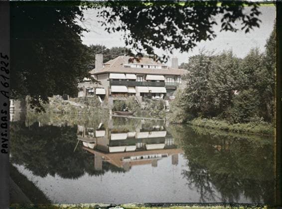 RECORD DATE NOT STATED Schevengue, The Hague, the Netherlands Hutdrown House , 1929 - Netherlands - StÃ phane Passet - (August 17-31) (French - ï»¿Scheveningue , La Haye , Pays-Bas Maison hollandaise). Canal, Housing, Hydrography, Balcony , Loggia, Park , Garden, Habitat , architecture, nature , environment, Holland, Schvenining, type of Dutch house Copyright: xpiemagsx AKahnlpie020223-17665 !ACHTUNG AUFNAHMEDATUM GESCHÄTZT!