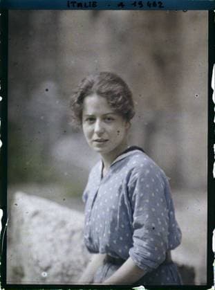 RECORD DATE NOT STATED Verona, Italy young woman , 1918 - Italy - Fernand Cuville - (March -August) (French - ï»¿VÃ rone , Italie Jeune femme). Woman, costume, portrait, Human beings, clothing, Italy, Verona Copyright: xpiemagsx AKahnlpie020223-14727 !ACHTUNG AUFNAHMEDATUM GESCHÄTZT!