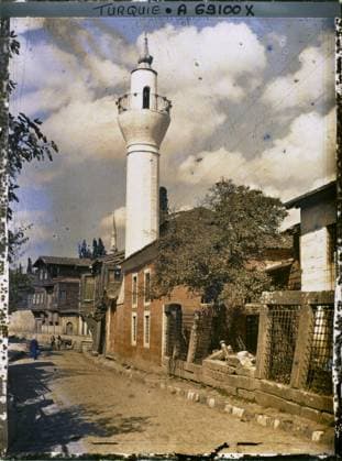 RECORD DATE NOT STATED Constantinople (current Istanbul), Turkey a street lined with a small minaret , 1912 - Turkey - StÃ phane Passet - (September) (French - ï»¿Constantinople ( actuelle Istanbul ) , Turquie Une rue bordÃ e d un petit minaret). Islam, minaret, street , neighborhood, religious architecture, Religion , Habitat , Architecture Copyright: xpiemagsx AKahnlpie020223-5007 !ACHTUNG AUFNAHMEDATUM GESCHÄTZT!