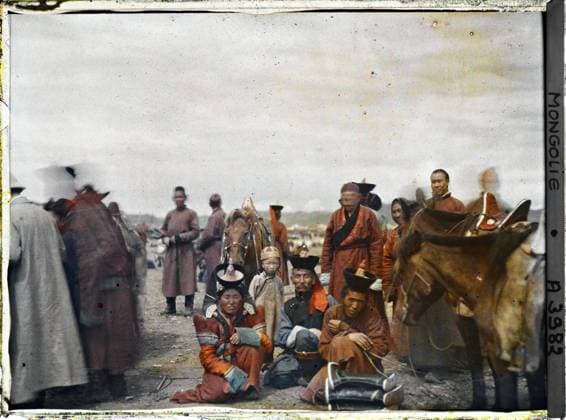 RECORD DATE NOT STATED Ourga, Mongolia The Minister of Finance of independent Mongolia on the market square , 1913 - Mongolia - StÃ phane Passet - (July 6-25) (French - ï»¿Ourga , Mongolie Le ministre des Finances de Mongolie indÃ pendante sur la place du marchÃ ). Animal transport, horse, political figure, religious habit, real animal, costume, Tibetan rite Buddhism, exists in high definition, group portrait, place, hairstyle , headgear, Transport, personality, clothing, animal, religion, HD, human beings, Ourga, group of Mongols Copyright: xpiemagsx AKahnlpie020223-1598 !ACHTUNG AUFNAHMEDATUM GESCHÄTZT!