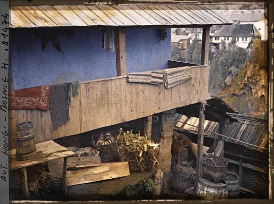 RECORD DATE NOT STATED Jajce, Bosnia and Herzegovina Court of a peasant house in Jajce , 1912 - Balkans, Italy - Jean Brunhes and Auguste LÃ on - (October 13 - 27) (French - ï»¿Jajce , Bosnie-HerzÃ govine Cour d une maison de paysans Ã Jajce). Agriculture , breeding, rural life, home, balcony , loggia, domestic life, Economic activity, daily life, housing , architecture, Bosnia, Jajce, court of a peasant house in Jajce Copyright: xpiemagsx AKahnlpie020223-6318 !ACHTUNG AUFNAHMEDATUM GESCHÄTZT!