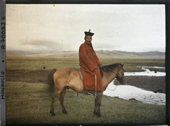RECORD DATE NOT STATED A rider near a river surrounding the surroundings of Ourga, Mongolia a rider near a watercourse, the Jalkhanz Kuthugtu Damdinbazar (?) , 1913 - Mongolia - StÃ phane Passet - (July 6-25) (French - ï»¿Un cavalier pres d un cours d eauAux environs d Ourga , Mongolie Un cavalier pres d un cours d eau , Le Jalkhanz Kuthugtu Damdinbazar ( ? )). Animal transport, horse, rider, landscape, real animal, costume, watercourse, civil servant, hydrography, equidated, man, Transport, nature , environment, animal, clothing, human beings Copyright: xpiemagsx AKahnlpie020223-1684 !ACHTUNG AUFNAHMEDATUM GESCHÄTZT!