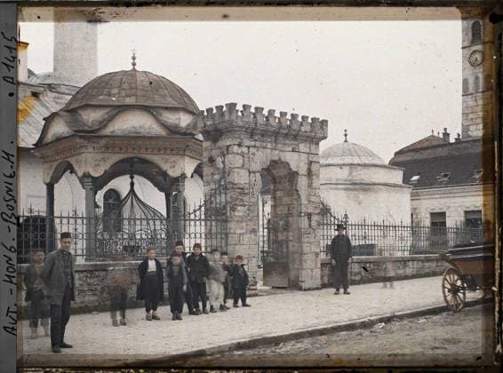 RECORD DATE NOT STATED Banja Luka, Bosnia and Herzegovina Mosque in Wood Minaret De Ferhat (Ferhadija) , 1912 - Balkans, Italy - Jean Brunhes and Auguste LÃ on - (October 13 - 27) (French - ï»¿Banja Luka , Bosnie-HerzÃ govine MosquÃ e Ã minaret de bois de Ferhat ( Ferhadija ) ). Islam, exists in high definition, child, street scene, door, ironwork, mosque, religious architecture, Religion, HD, human beings, daily life, art, housing , architecture, Bosnia, Banjaluka, Mosque in Wood Minaret Copyright: xpiemagsx AKahnlpie020223-6264 !ACHTUNG AUFNAHMEDATUM GESCHÄTZT!