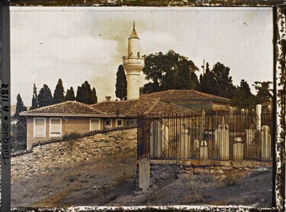 RECORD DATE NOT STATED Constantinople (current Istanbul), Turkey houses of Eyüp and tombs of a cemetery , 1912 - Turkey - StÃ phane Passet - (September) (French - ï»¿Constantinople ( actuelle Istanbul ) , Turquie Maisons d Eyüp et tombes d un cimetiere). Tomb, cemetery, funeral architecture, Islam, home, mosque, religious architecture, Habitat , Architecture , Religion, Turkey, Eyoub, the cemetery Copyright: xpiemagsx AKahnlpie020223-4390 !ACHTUNG AUFNAHMEDATUM GESCHÄTZT!