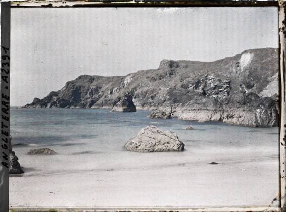RECORD DATE NOT STATED Cornwall, England a beach , 1913 - England - Auguste LÃ on - (August 28 - September 3) (French - ï»¿Cornouailles , Angleterre Une plage). Sea , ocean, shipwrecked image, England Copyright: xpiemagsx AKahnlpie020223-3345 !ACHTUNG AUFNAHMEDATUM GESCHÄTZT!