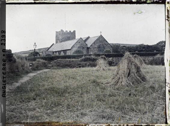 RECORD DATE NOT STATED Cornwall, England a small church , 1913 - England - Auguste LÃ on - (August 28 - September 3) (French - ï»¿Cornouailles , Angleterre Une petite Ã glise). Floor , Reverber, Church, Cemetery, Christianity, Hay, Funeral Architecture, Black Image, Religious Architecture, Religion , Habitat , Architecture, England Copyright: xpiemagsx AKahnlpie020223-3352 !ACHTUNG AUFNAHMEDATUM GESCHÄTZT!
