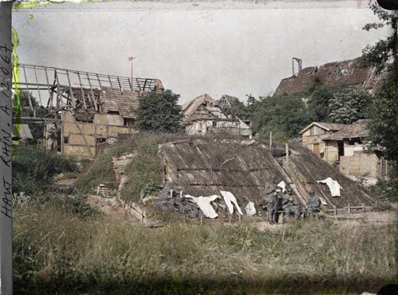 RECORD DATE NOT STATED Largitzen, Haut-Rhin, Alsace, France Soup near Cagna , 1917 - Alsace - Paul Castelnau (photographic section of the armies) - (June) (French - ï»¿Largitzen , Haut-Rhin , Alsace , France Soupe pres cagna). Food, camp, laundry, domestic life, ruins, front, bombing, hairy, ephemeral architecture, Daily life, First World War, Habitat , Architecture, FRANCE, LARGITZES, SOPP RIGHS CAGNA Copyright: xpiemagsx AKahnlpie020223-12866 !ACHTUNG AUFNAHMEDATUM GESCHÄTZT!