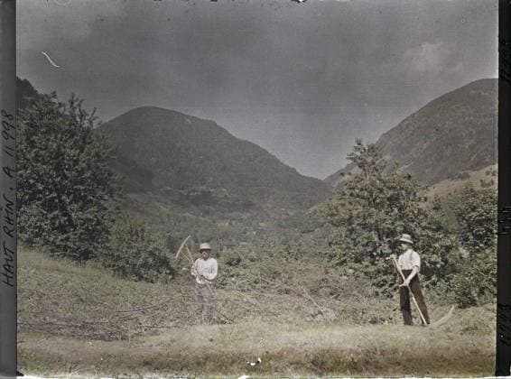 RECORD DATE NOT STATED Vosges, Alsace, France Col de Bussang, peasants at work , 1917 - Alsace - Paul Castelnau (photographic section of the armies) - (June) (French - ï»¿Vosges , Alsace , France Col de Bussang , paysans au travail). Mont , Mountain, agriculture , breeding, work scene, border, rural life, peasant, domestic object, front, Economic activity, daily life, First World War, France, Col de Bussang (Alsatian side) Copyright: xpiemagsx AKahnlpie020223-13538 !ACHTUNG AUFNAHMEDATUM GESCHÄTZT!
